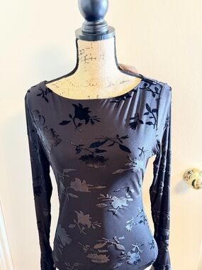 ZESICA Womens Bell Long Sleeve Going Out Tops NWT size Medium